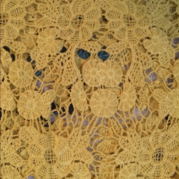 Jolie Moi yellow crochet tank top size S/M - Picture 3 of 4